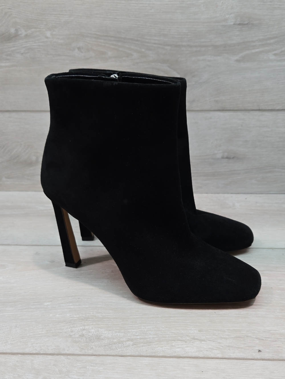 Vince Camuto Women "LIKE NEW" Tailen Suede Ankle Square Toe Heels Boots Shoes 7M